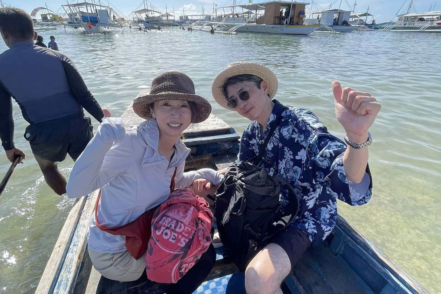 画像：夫婦旅行でご夫婦の写真